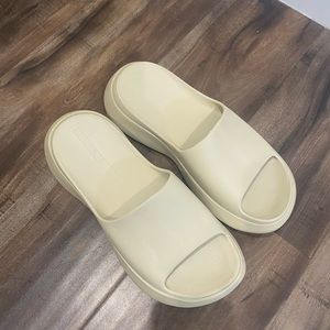 ZARA RUBBERIZED SANDALS